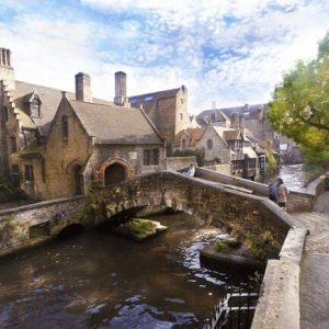 Die Altstadt von Brügge mit einer kleinen Brücke