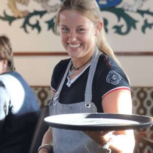 Lächelnde Servicekraft