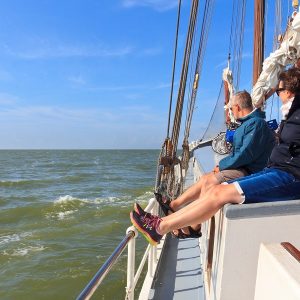 Auf dem Deck der Elizabeth bei der Sail & Bike Tulpentour