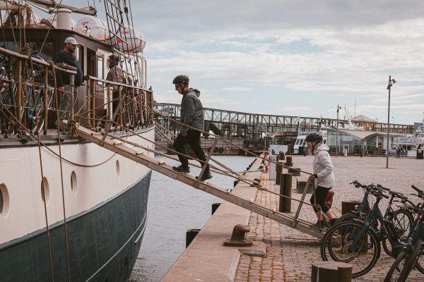 Einsteigen in das Schiff
