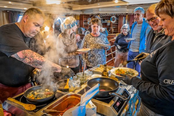 Abendessen an Bord der Atlantis