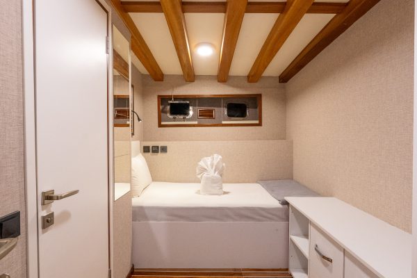 Boreas cabins superior single islandhoppijng   uogx