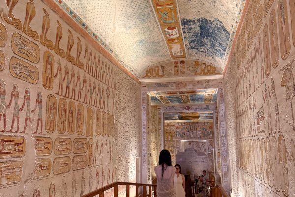 Im Inneren des Grabes im Tal der Könige in der Nähe von Luxo