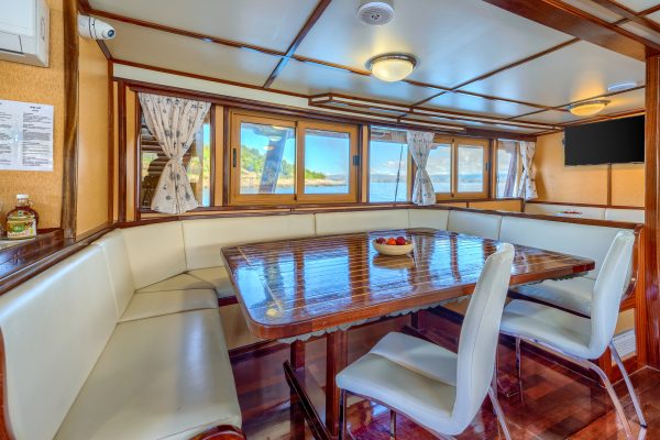 san snova   salon       grad  vwxoui