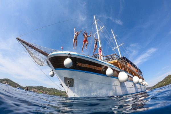 Spaß während der Schwimmpause