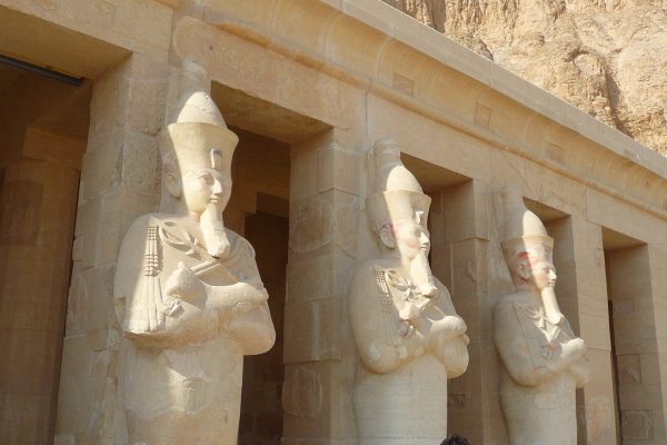 Die alten Pharaonen in Stein